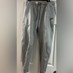 Men’s Nike Tech Fleece Pants-Grey